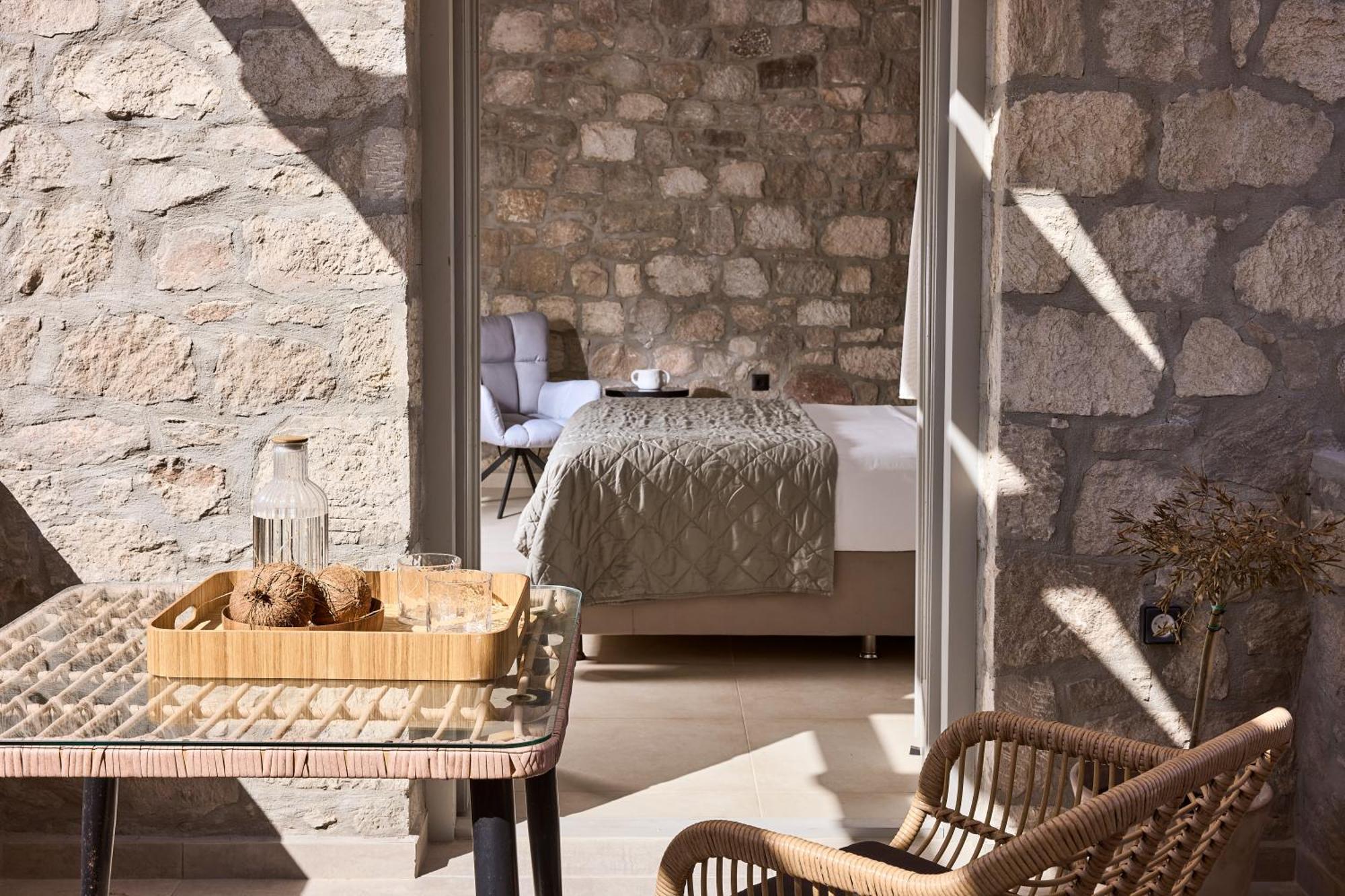 Kedros Milos Suites Adamantas  Kamer foto