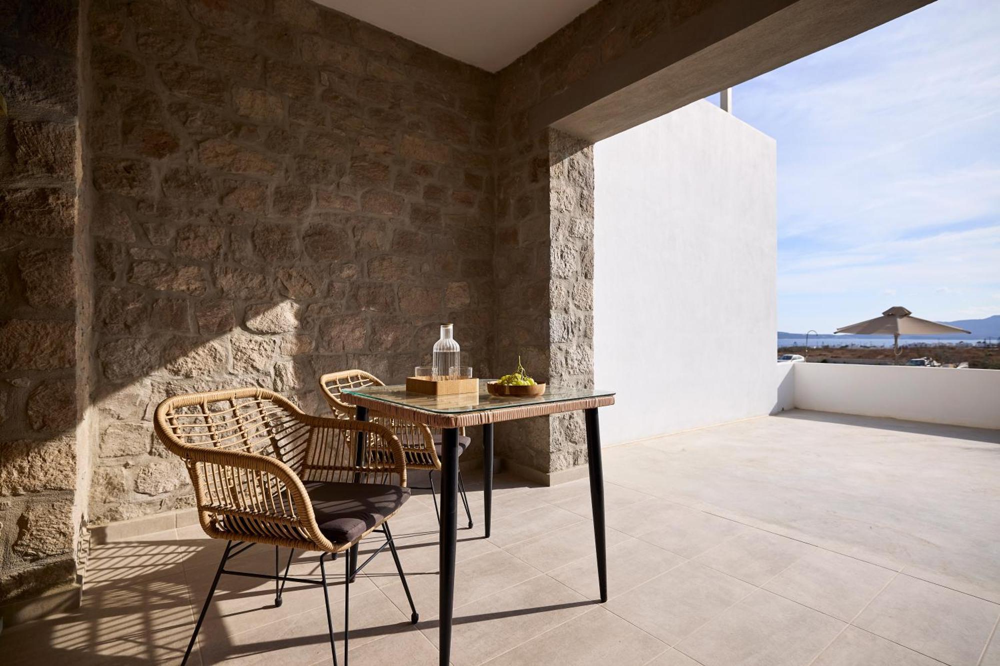 Kedros Milos Suites Adamantas  Kamer foto
