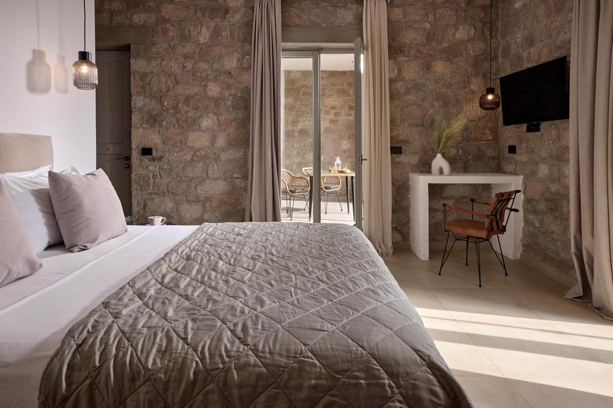 Kedros Milos Suites Adamantas  Kamer foto