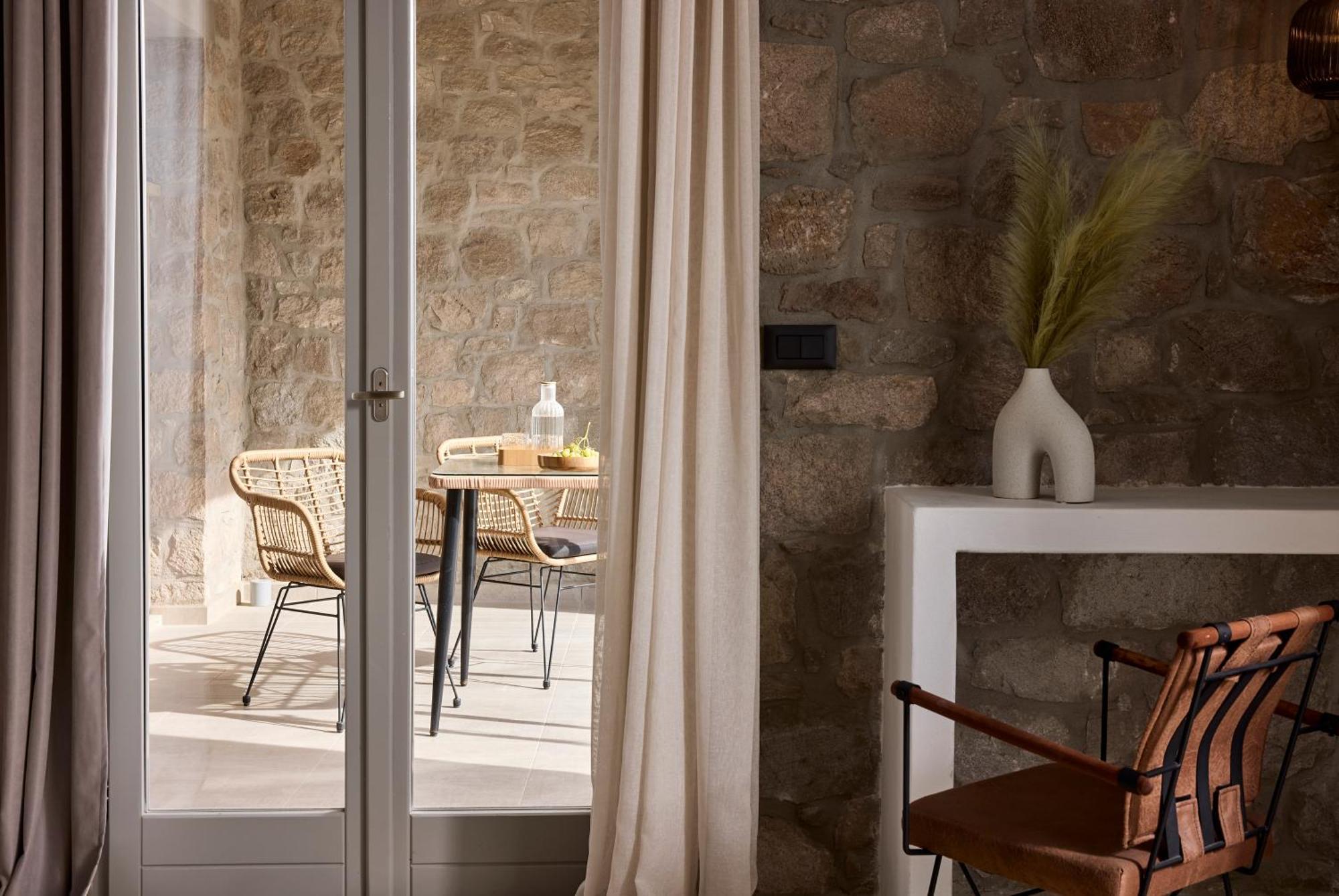 Kedros Milos Suites Adamantas  Kamer foto
