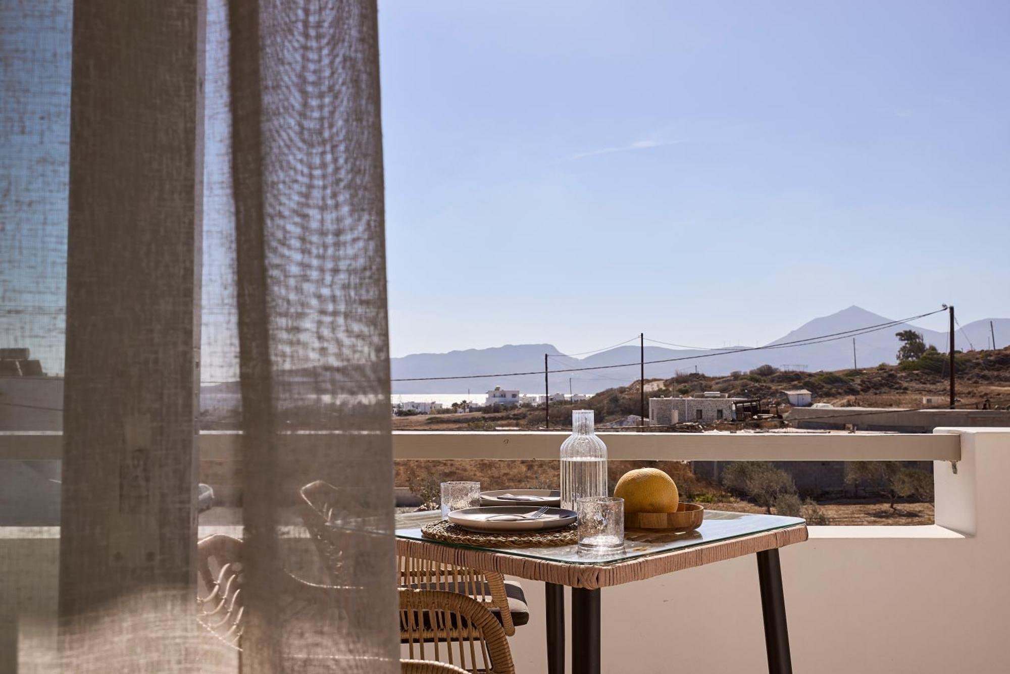 Kedros Milos Suites Adamantas  Kamer foto