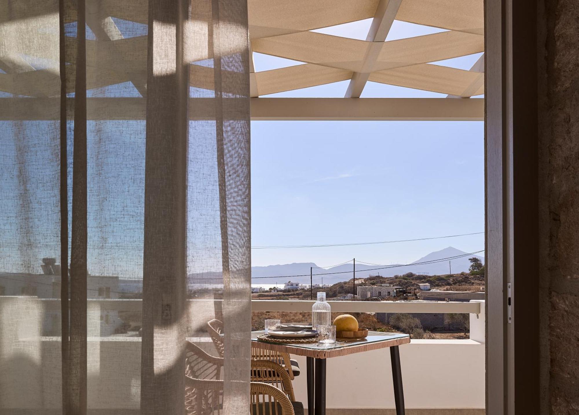 Kedros Milos Suites Adamantas  Kamer foto